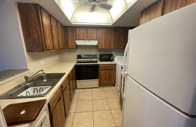 ANNUAL RENTAL - 1 BED / 1 BATH AT LAKEWOOD photos photos