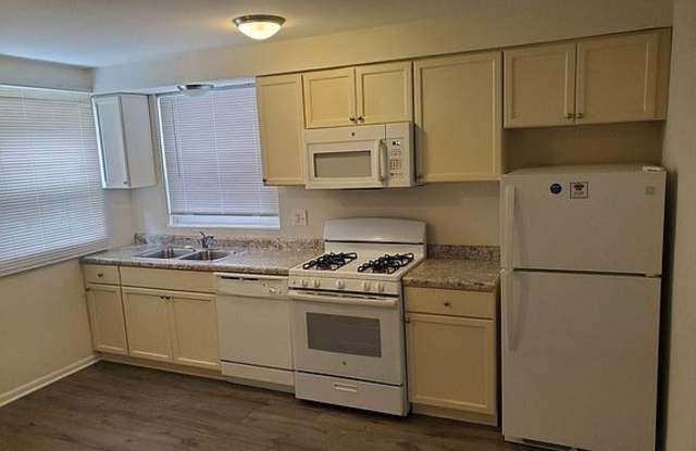 1030 E Division St photos photos