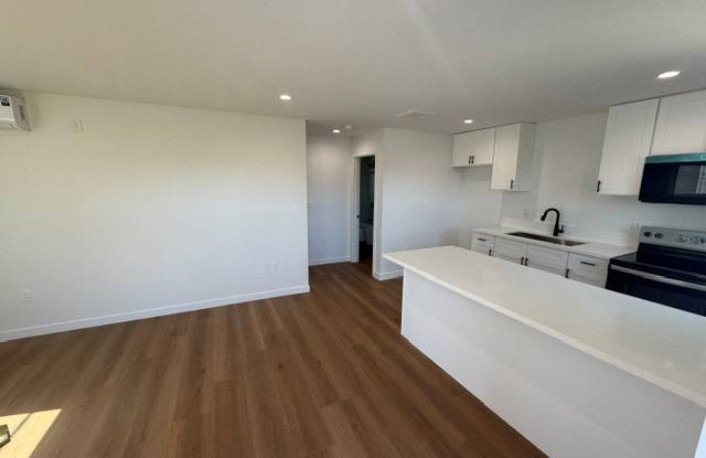 432 W. 50th St. - 430 1/2 Gallery 1