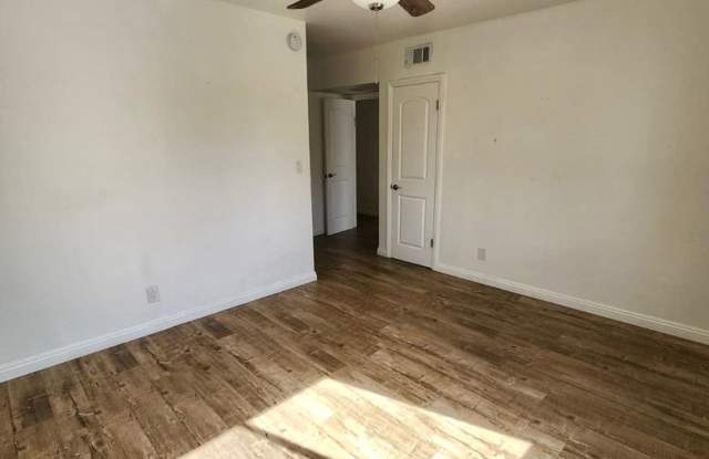 Beautiful and spacious condo in Tarzana! photos photos