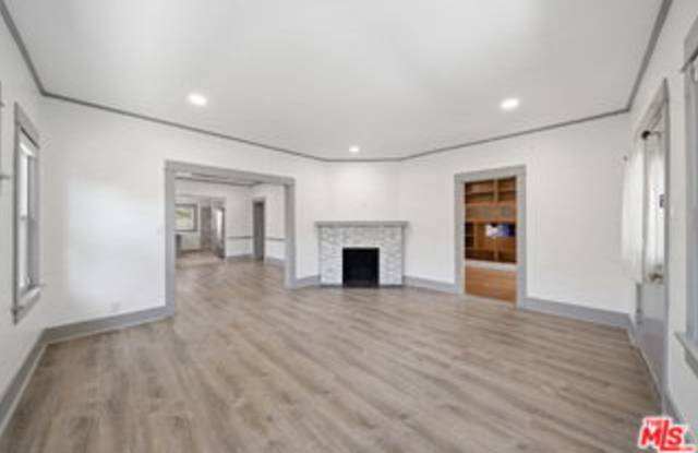 613 North Lucerne Boulevard Gallery 2