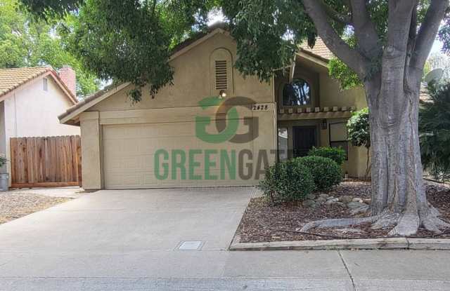 Welcome to this beautiful well maintained 4 bedroom Modesto home! 2428 Woodvale Dr Gallery 4