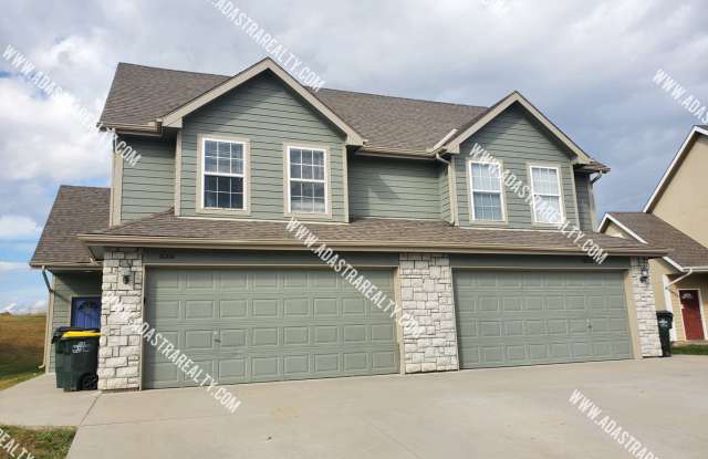 Spacious Basehor Townhome-Available NOW!! - 16708 Sheehan Road, Basehor, KS 66007