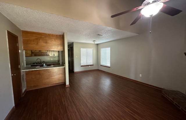 2 Story townhome on Hilaman Golf Course! Gallery 3