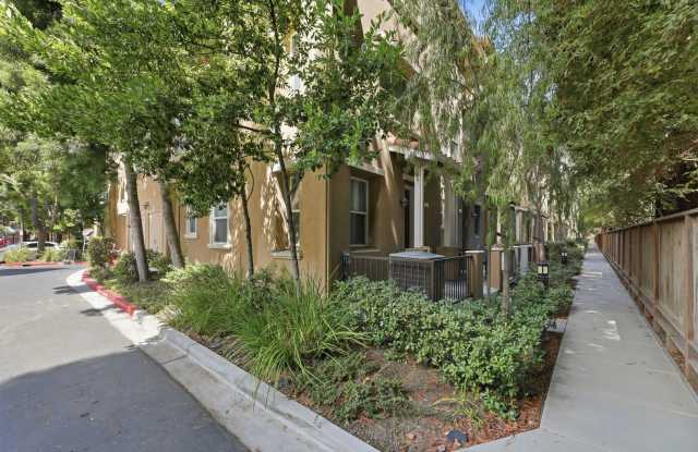 3BD/3BA - North San Jose Townhome, Two Primary Suites, 2-Car Garage Gallery 4