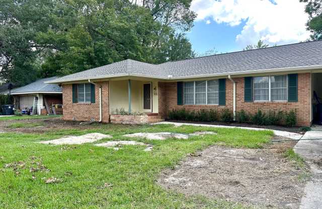 Charming 3-Bedroom, 2-Bathroom, 2,200 Sq. Ft. Home in Broadmoor Subdivision photos photos