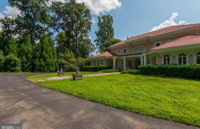 8513 HORSESHOE LN Gallery 3
