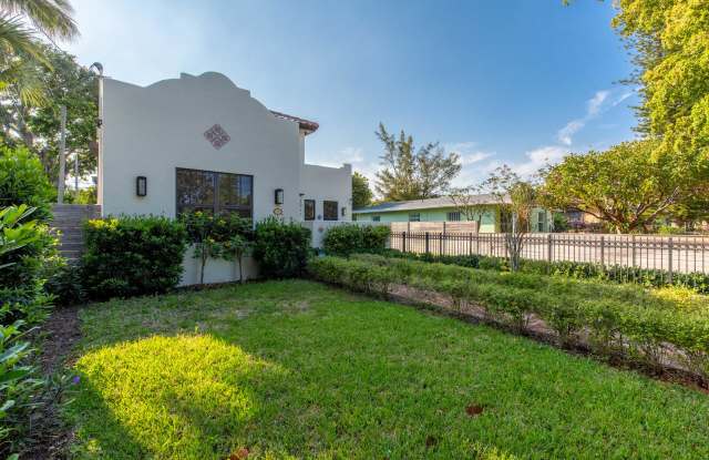 2911 Poinsettia Avenue Gallery 3