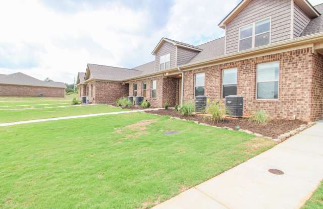 Cable, Internet & Lawn Care Included! Gallery 3