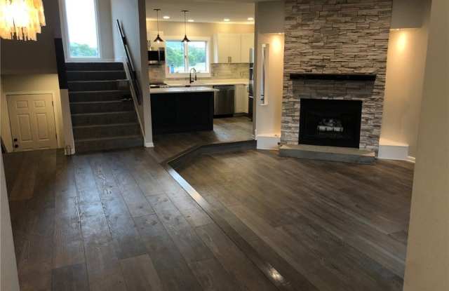 359 Lakefront Boulevard Gallery 2