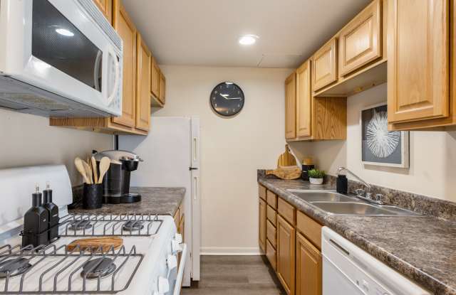 Shadeland Terrace Townhomes with Full Basements Gallery 4