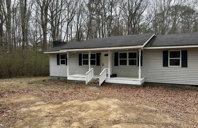 NEWNAN- 129 Sweeper Smith 3 Bedroom 1.5 Bath - 129 Sweeper Smith Road, Coweta County, GA 30263