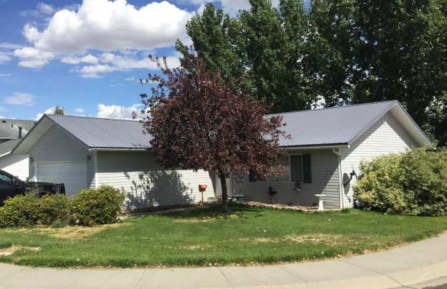 3bdrm, 2bth home with garage in Elko photos photos