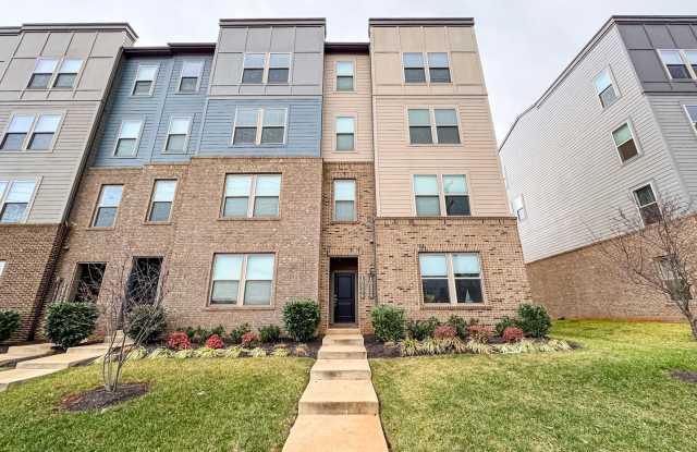 Modern 3 Bed 2.5 Bath End-Unit Townhome With Deck In The Landing At Cannon Branch photos photos