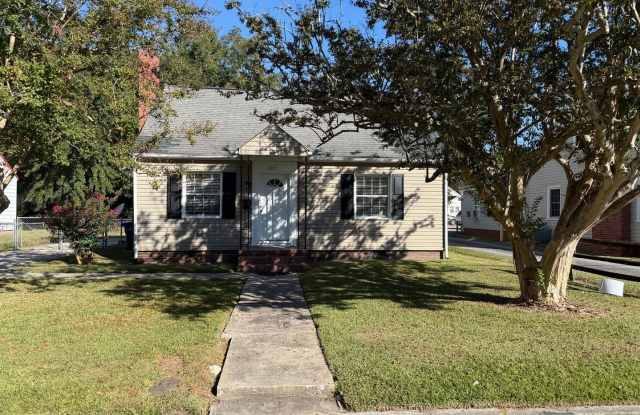 DOWNTOWN COMMERCIAL SPACE AVAILABLE FOR RENT! Gallery 1