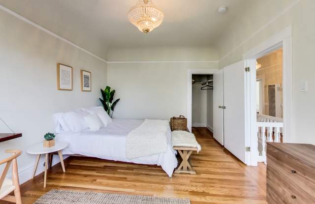 704 Oak Street - 2 Gallery 2