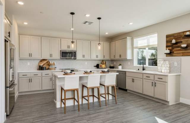 beautifully maintained 5-bedroom, 3-bath, 2,725 sq ft in Manteca Gallery 3