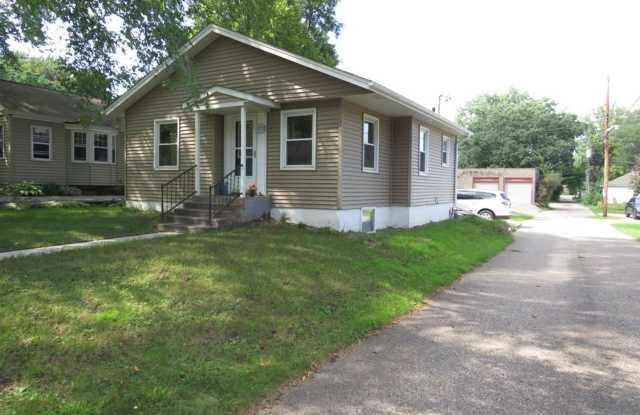 $1395| 3BD 2BA| 1222 Vine Street| Available 7/1/2025! photos photos