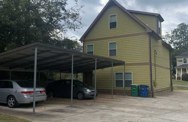 Five Bedroom Near Downtown Available for Pre-Lease! Gallery 4