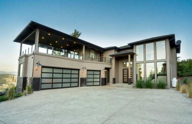 18707 SE 65th PL - 18707 Southeast 65th Place, King County, WA 98027