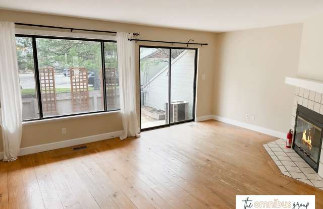 Spacious 3BD/2.5BA Townhome w/ an Office! - 4644 Chestnut Lane, Gunbarrel, CO 80301