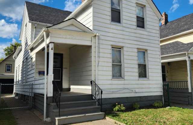 Charming 3.5-Bedroom Property in a Prime Cleveland Location photos photos