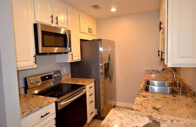 1210 Pine Heights Drive NE Gallery 2