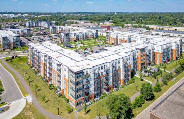 Senior & Affordable Housing - Harbor at Twin Lakes 55+ Apartments Gallery 2