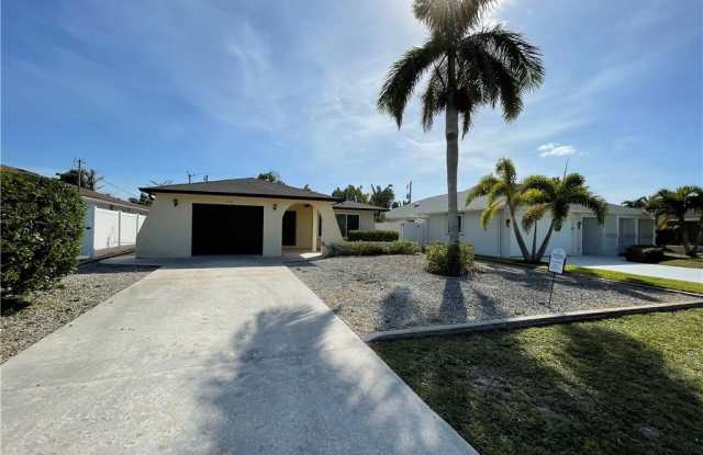 556 99th AVE N - 556 99th Avenue North, Naples Park, FL 34108