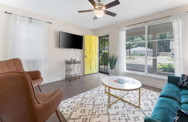 2554 Everett Avenue photos photos