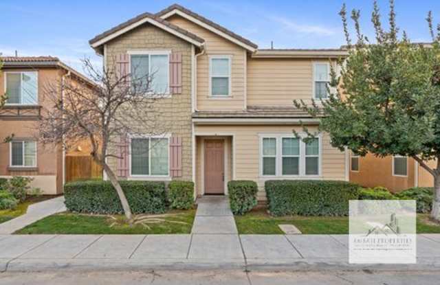 Spacious Two Story Home in Prime Northwest Fresno Location! photos photos