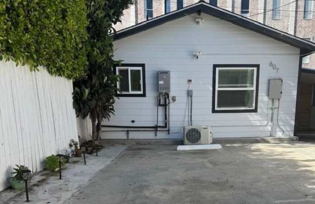 607 N Gower photos photos