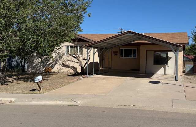 4 Bedrooms, 2 bathrooms with refrigerated Air. photos photos