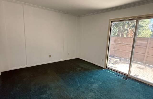 3 Bed, 2 Bath Townhome with Vaulted Ceilings & Private Balcony Gallery 3