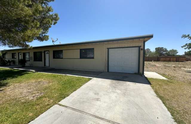 Spacious 3-Bedroom Unit with Detached Garage  Yard photos photos