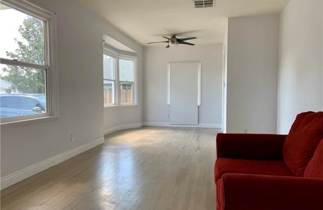 19401 Welby Way Gallery 3