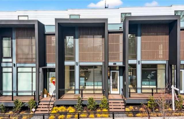 816 Berne Street SE 4 photos photos