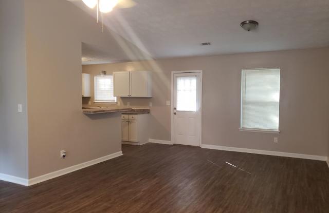 Spacious Ranch-Style 3 Bedroom Home with Bonus room Large back yard! Gallery 4