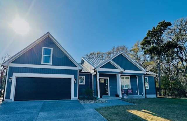 Beautiful Home on the Island with Private Pool - 107 Evergreen Lane, Pine Knoll Shores, NC 28512