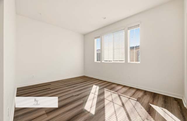 Modern 3-Bedroom Condo with Flexible Multi-Level Layout in Pomona ! Gallery 3