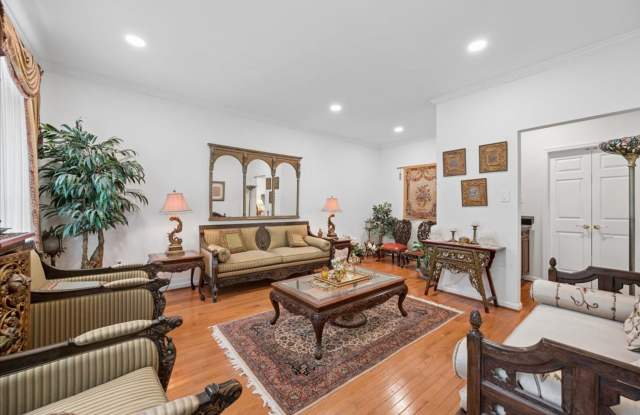 Spacious 5-Bedroom Home in Desirable North Potomac! Gallery 4
