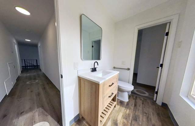 Large Two Story 8 Bed 4 Bath Home Near Campus!! Gallery 4