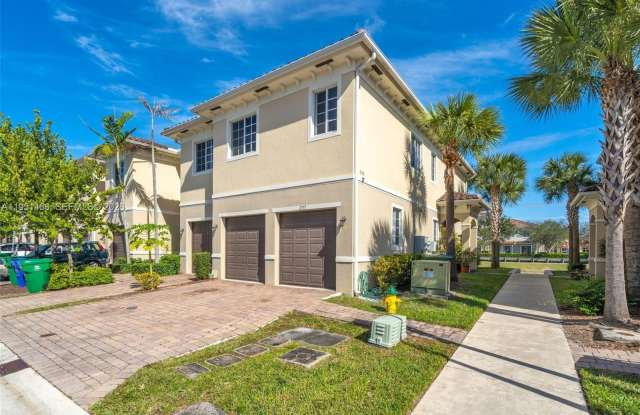 2735 SW 81st Ter photos photos