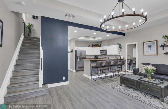505 SW 18th Ave - 505 Southwest 18th Avenue, Fort Lauderdale, FL 33312