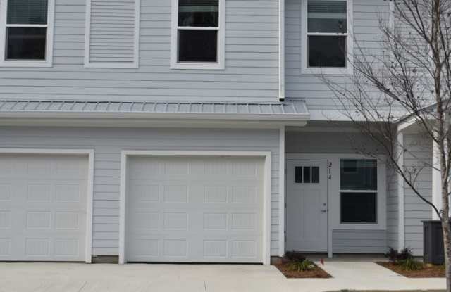 Available November 2026 - Garage Unit with Screened Porch - Verandas at Freeport - 3 Bed 2.5 Bath Gallery 4