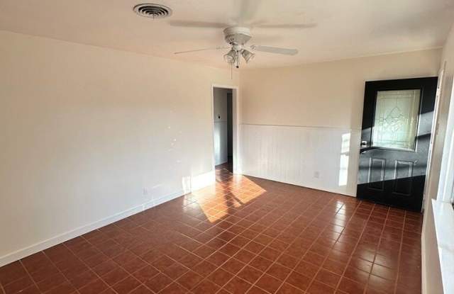 510 Lake Dr Gallery 2