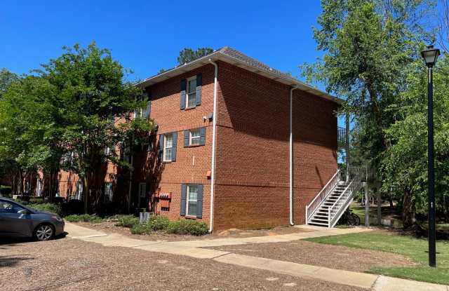 Fall 2026 Awesome 1 Bedroom Apt @ Lakewood Commons! photos photos