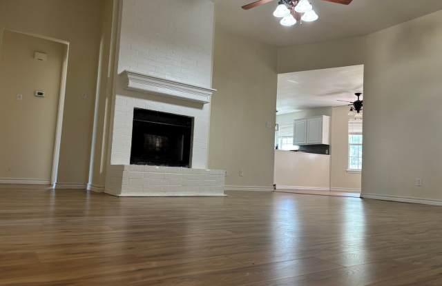 Charming 3BR House in Abilene with an extra room to use as an office or additional bedroom photos photos