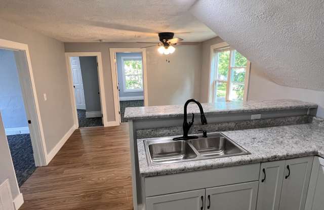 514 Pleasant St - 2 photos photos 514 Pleasant St - 2 photos photos