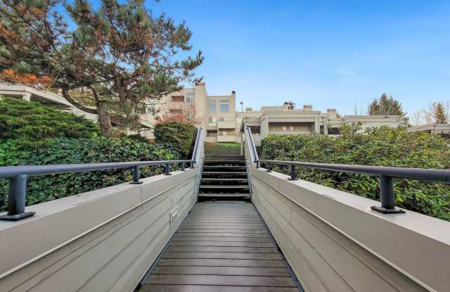 Cascade Mountain View Retreat: Elegant 2BR Condo in Downtown Redmond photos photos